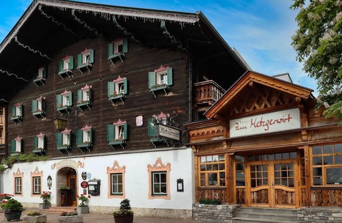 Zell am See Apartment | Romantic room with shower od. Bathroom, WC - The Romantikhotel Zell am See