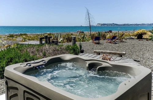 Napier Cottage | Romantic Vacation Getaway Located in Wine Country near Napier, North Island