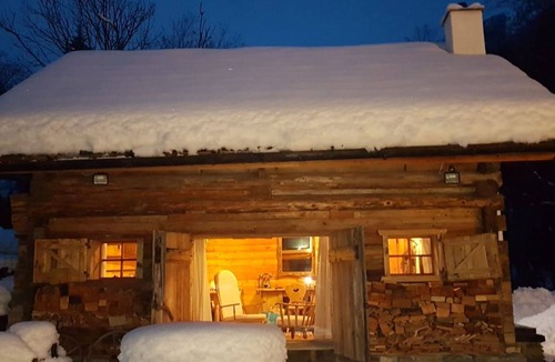 Flattach House | Romantikhütte by Interhome