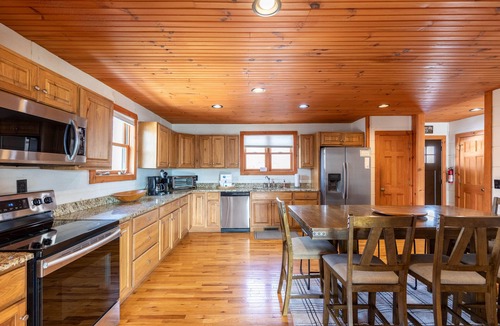 Boone Cabin | Rosey Outlook - Hot Tub, Great Views, Pool Table, between Boone & Blowing Rock