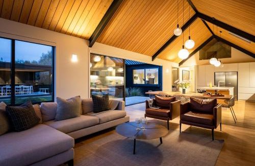 Wanaka House | Roys Peak House, Architectural Gem in Wanaka