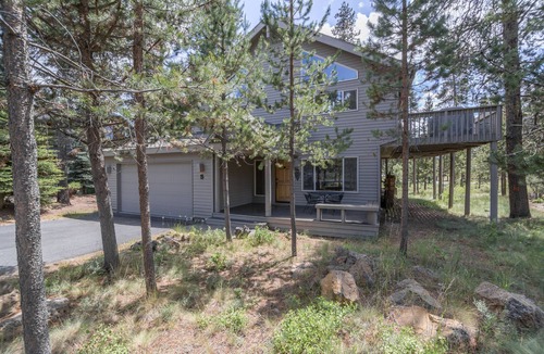 Deer Park House | Rustic 3bed/2 bath, A/C, 8 SHARC passes, Hot Tub