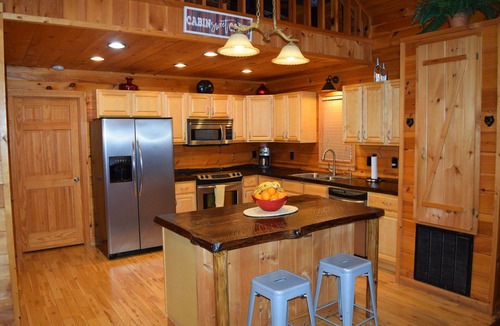 Blue Ridge Cabin | S'more fun, s'more cheer, it's best time here in heart of Aska!