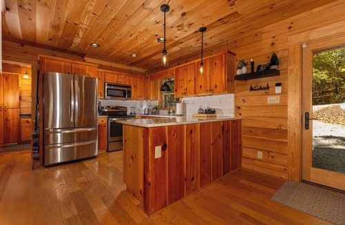 Deep Gap Cabin | Saddle Up! - Log Cabin - Powder Horn - Hike - Fish - Pets Ok - Fiber Wifi