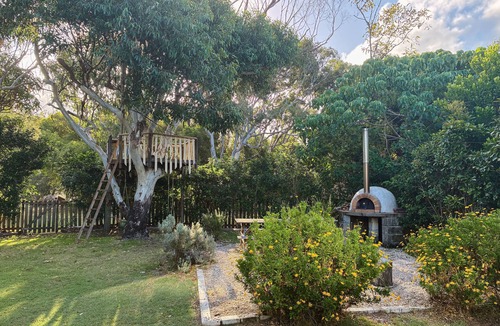 Hastings Point House | SALTY COTTAGE @ Hastings Point 5 bedroom- Beachfront, Creekside, Seaside Oasis