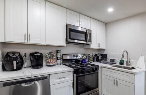 San Diego House | San Diego's Cozy Gem