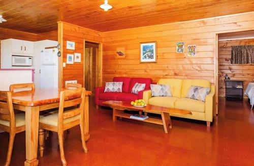 Matapouri House | Sandy Bay Beachfront - Holiday Home