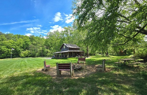 Gamewell Cabin | Saunders Cabin Wifi. Creek w/fire pit, cornhole, ax board, horseshoes. big field