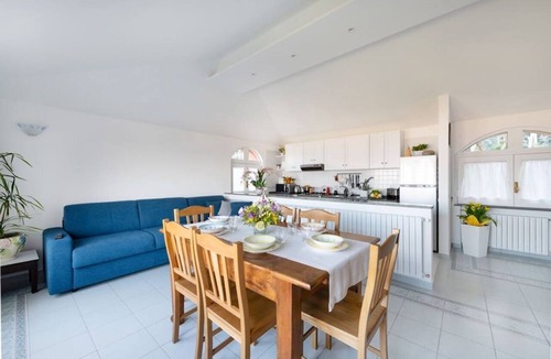 Sorrento Apartment | Sea view Rooftop Apartment with Jacuzzi & Garden