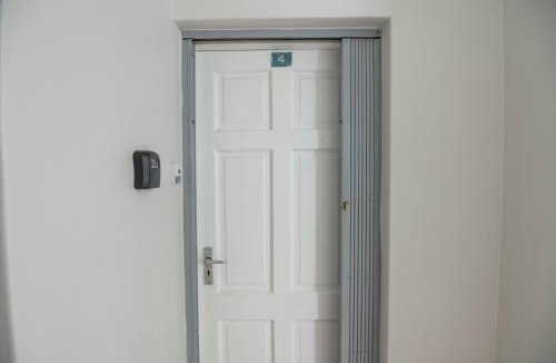 Pollok Beach Apartment | Seaside Serenade