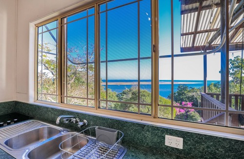 Seventeen Seventy House | Seaview 2BDR Close to Beaches, Marina & Local Favourites Beautiful View