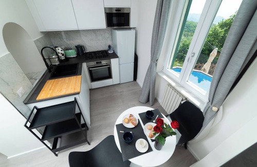 Marini Condo | Seaview Apartments with Two Pools, Sauna & Jacuzzi - Casale Dorotea