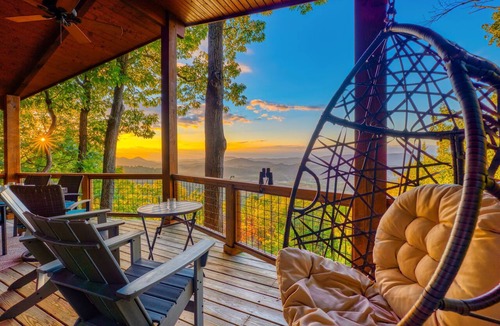 Smoky Mountains Cabin | Secluded Cabin, Incredible Views, Theater & Game Room, Hot Tub, & Firepit!