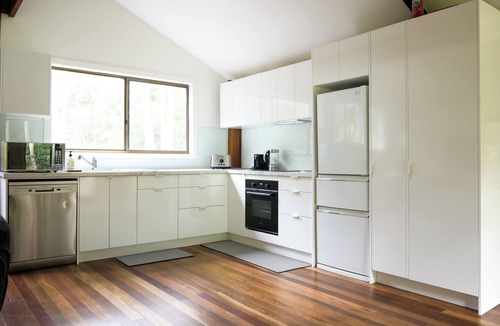Upper Coopers Creek Cottage | Secluded Rainforest Creek House for 2 | Outdoor Shower | Byron Hinterland
