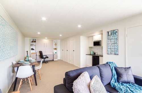 Acacia Bay Apartment | Serendipity with a stunning view - relax and rewind and bring your furry friend!