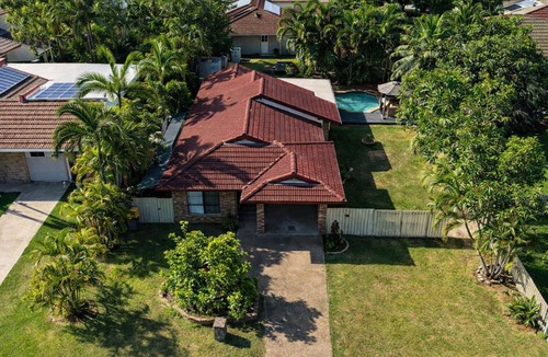 Kirwan House | Serene Townsville Retreat with Pool & Alfresco, Sleeps 7