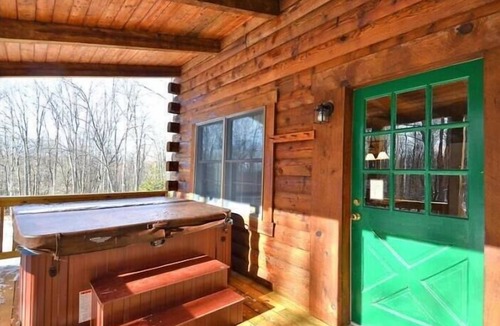 Davis House | SG18- Private, Log Home! Hot Tub! Dolly Sods Access! Pets ok!