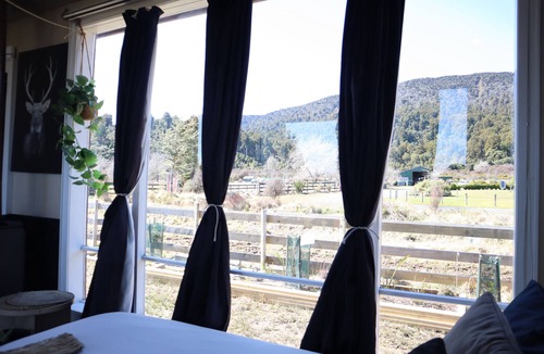 Tongariro National Park Cabin | Shadows Hut! Your ultimate mountain escape! Pet Friendly! World heritage site!