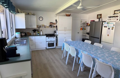 Happy Valley House | Shearwater - Spacious family holiday rental in Happy Valley