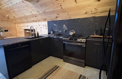 Ellijay Cabin | Simplicity has "A" style of its own! Secluded mountain retreat in East Ellijay