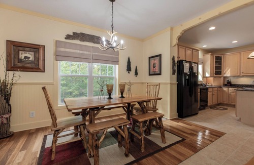 Deep Gap Cabin | Simply Bearadise! 3Acres*Hike*Sleeps 10! FIBER WIFI Powder Horn