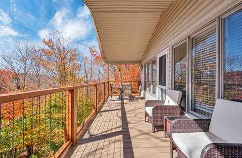 Charter Hills House | SkiView Cabin - 4BR, Cozy and Modern ~ Sleeps 10