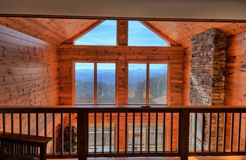 West Jefferson Cabin | Sky High in West Jefferson, NC: Spacious 4BR cabin for 10 with stunning mountain views.
