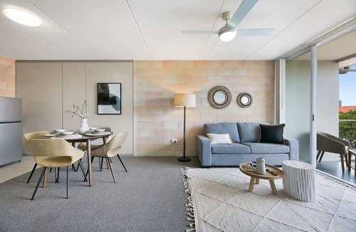 Southport Apartment | Sleek Apartment with Pool and Rooftop Terrace