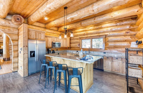 Pittman Center Cabin | Sleeps 21 Luxury Cabin w/Panoramic View, Hot Tub, Game Room | Pinnacle Chalet