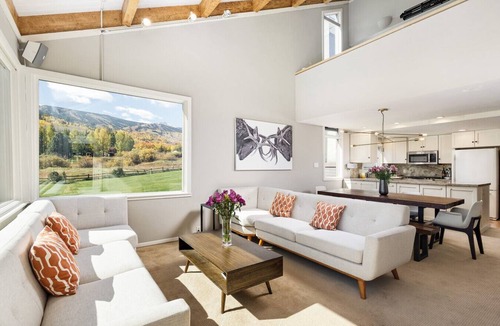 Snowmass Village Condo | Snowmass Mountain Views w Hot Tub & Pool!