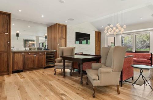 Snowmass Village Apartment | Snowmass Woodrun V 3 Bedroom Ski In, Ski Out Mountain Residence In The Heart Of Snowmass Village
