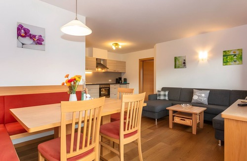 Mittersill Apartment | Sonnberg Apartment – Cozy Retreat with Mountain Views in Mittersill