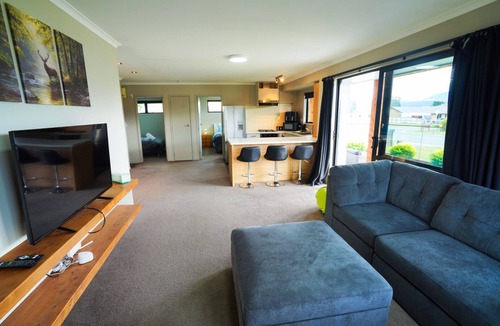 Te Anau House | Southern Peaks by Aotearoa Escapes
