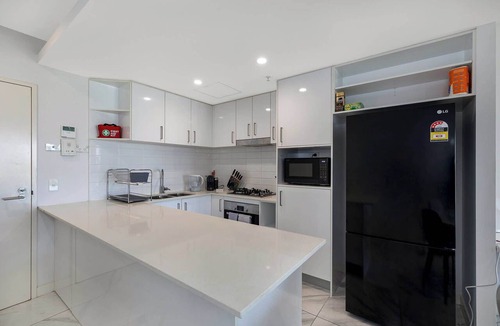 Woolloongabba Apartment | Spacious 2 bedroom Apartment Near PA Hospital