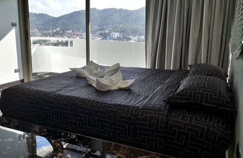 Patong Apartment | Spacious 4-bedroom apartment with WiFi, AC in fantastic LUXURY
