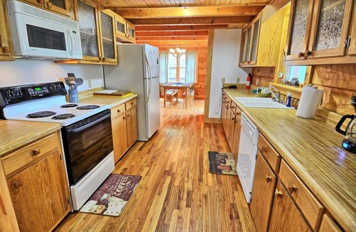 Jefferson Cabin | Spacious 4-bedroom cabin in Jefferson, NC, perfect for family getaways!