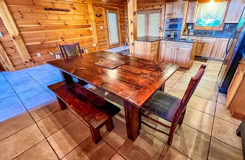Grassy Creek Cabin | Spacious 5BR Mountain Lodge | Hot Tub, Pool Table & Scenic Views