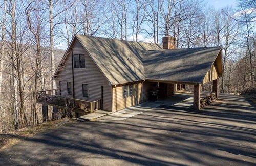 Buck Mountain Cabin | Spacious 6-bedroom cabin in West Jefferson, perfect for family getaways!