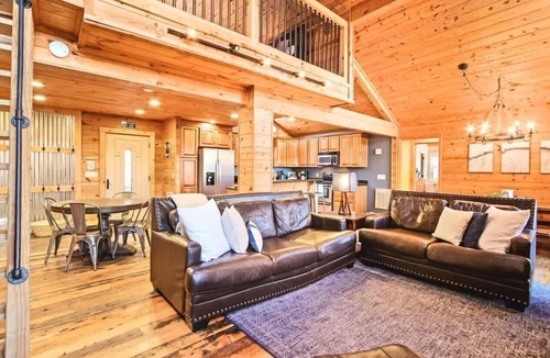 Beech Mountain Cabin | Spacious Cabin w/Hot Tub Close To Ski Lifts