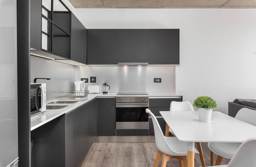 Cape Town City Centre Apartment | Spacious De Waterkant Apartment in The Signature