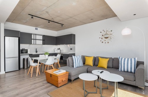 Cape Town City Centre Apartment | Spacious De Waterkant Apartment in The Signature