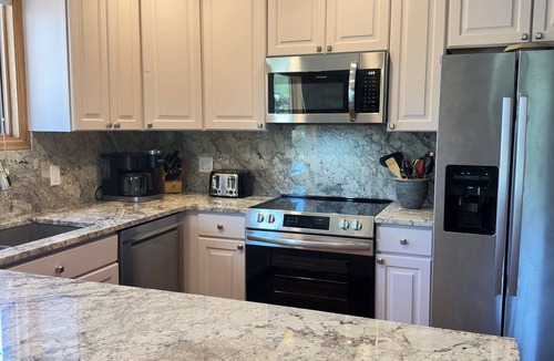 Mount Crested Butte Condo | Spacious Family Condo Ski Access, Hot Tub & Garage