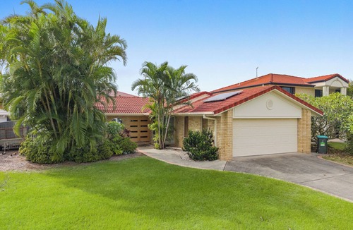 North Creek House | Spacious Family Beach Home-Large Salt Pool-Close to Beach & Shops