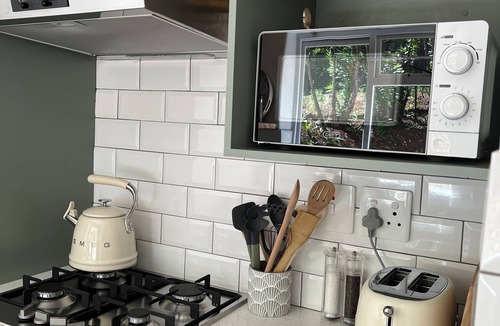 Constantia Cottage | Spacious Family-Friendly Cottage with Pool, Garden & Vineyard Views
