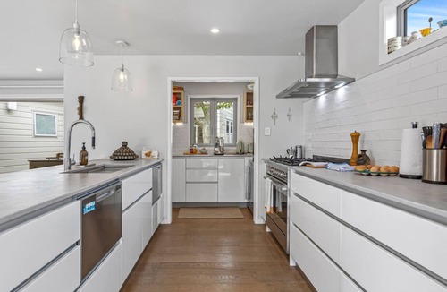 Auckland House | Spacious family home in Meadowbank| by Furnished Rentals