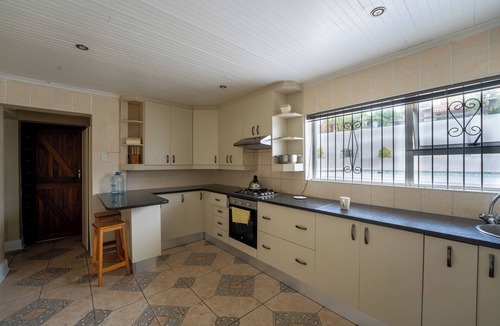 Port Elizabeth House | Spacious family home in central PE! Near mall, hospital, beachfront, airport