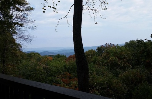 Beech Mountain House | Spacious, fully stocked house, close to skiing, fantastic long range view