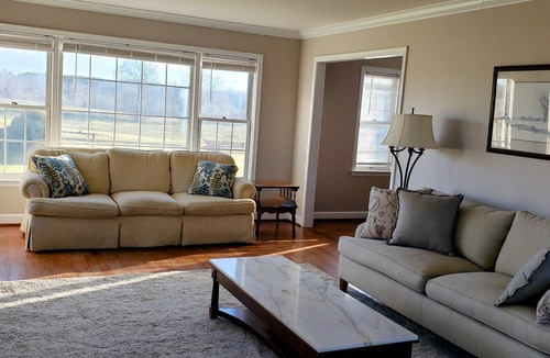 Lowesville Other | Spacious home for relaxation in Roseland. 30 min from hiking trails, wineries.