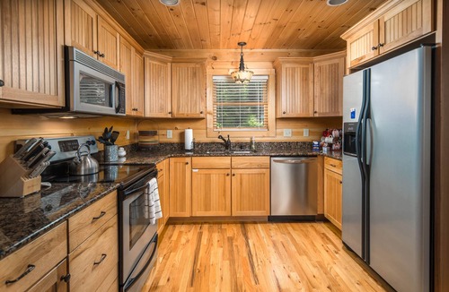 Boone House | Spacious Log Cabin < 10 Mins from Boone, Blowing Rock, Tweetsie RR & App Ski Mtn