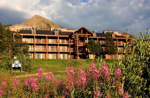 Mount Crested Butte Condo | Spacious Mountain Condo Retreat! Ski-In/Out w/Views, Fireplace, Dog Friendly